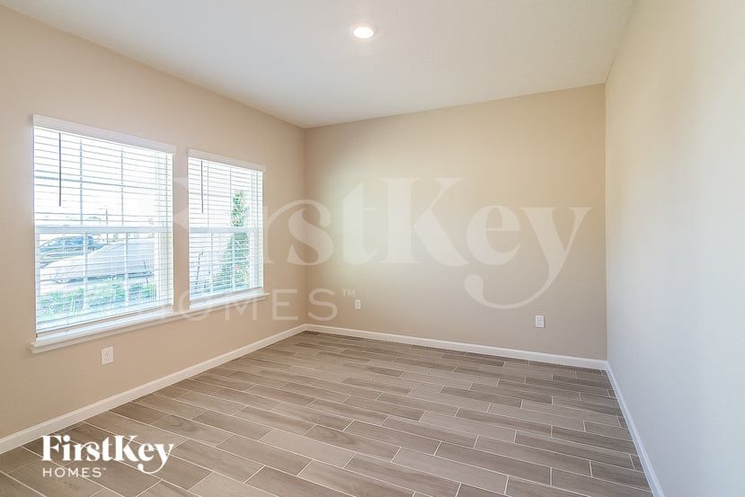 Building Photo - 10111 Roman Ln