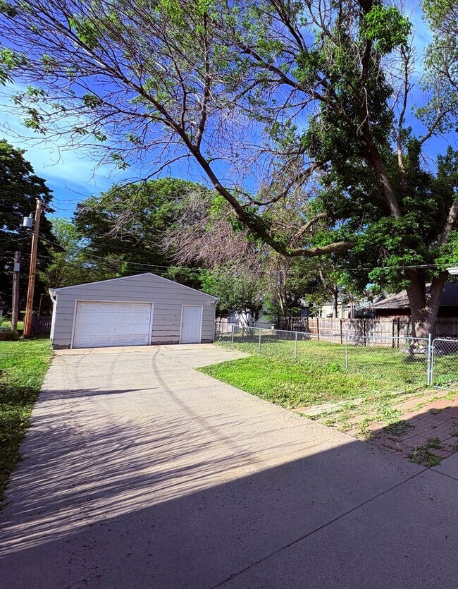 Building Photo - COMING SOON - Traditional 3BD/2BA Home w/ ...