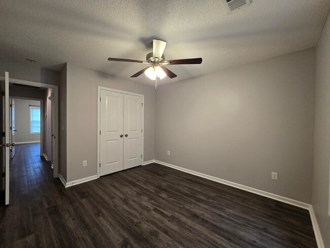 Building Photo - 810 Slidingrock Ln