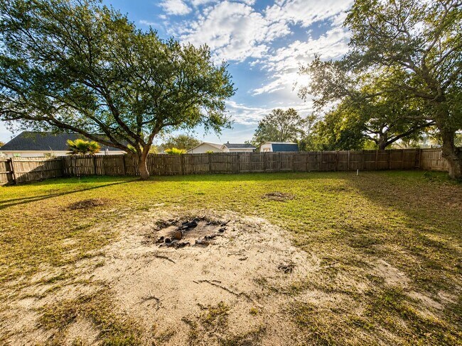 Building Photo - 2722 Shalimar Dr