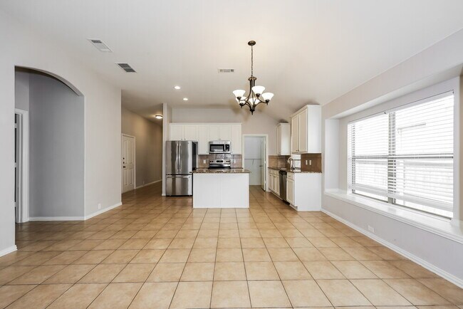 Building Photo - 636 Brooks St