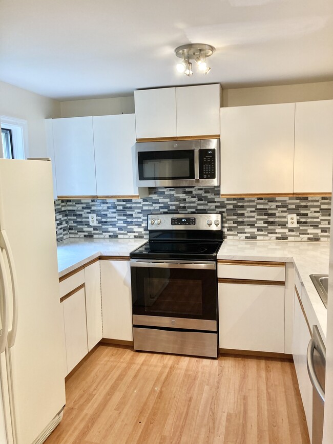 Building Photo - 156 E Grayling Ln