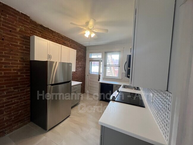 Building Photo - 3918 Flad Ave