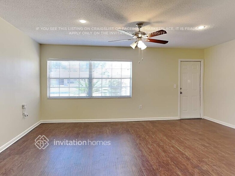 Building Photo - 609 Lakespur Ln