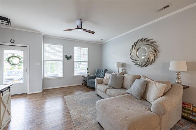 Building Photo - 8083 Rutland Village Dr