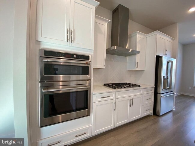 Building Photo - 16356 Columbus Ave