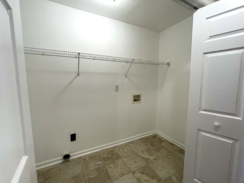 Building Photo - 107 Barrington Ct