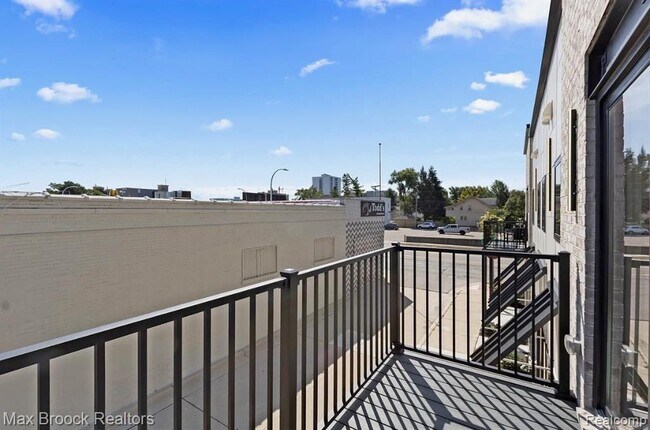 Building Photo - 105 Laurel Ct