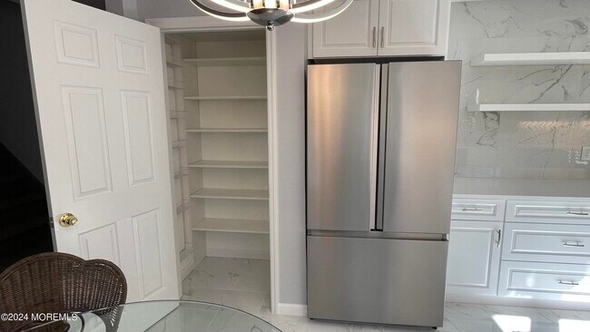 Building Photo - 2 Karen Ct