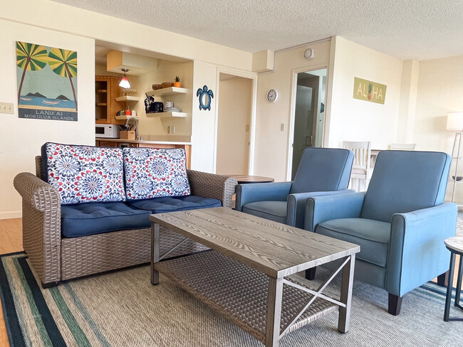 Living Room w/Guest Bath on right - 2575 Kuhio Ave