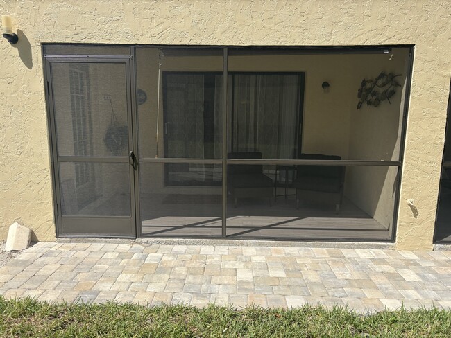 Building Photo - 305 Mission Trail W