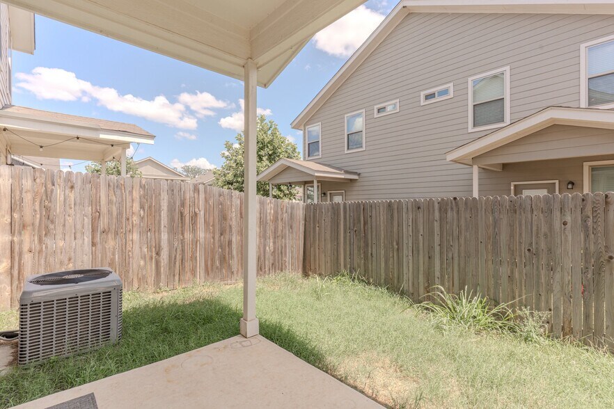 Building Photo - 10310 Candlewood Wy