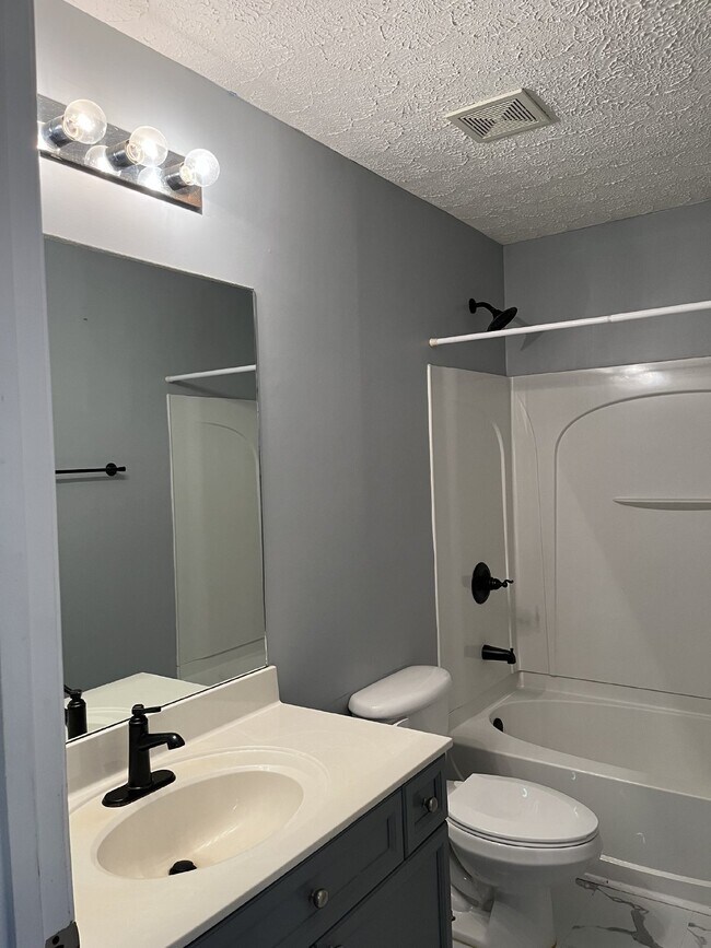 Building Photo - "Spacious 3-Bedroom Townhouse Retreat with Fireplace & Hardwood Floors in Antioch!"