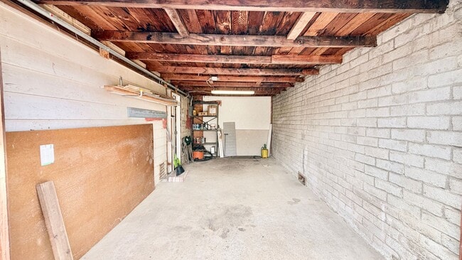 Building Photo - Darling Single Story Home, Blocks from the Beach, Amazing Location, & Close to Everything!