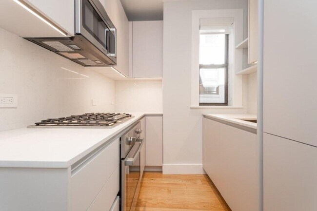 Building Photo - Modern features apartment in Brighton