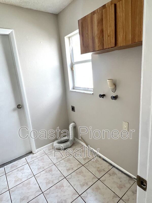 Building Photo - 1310 Lakehurst Way