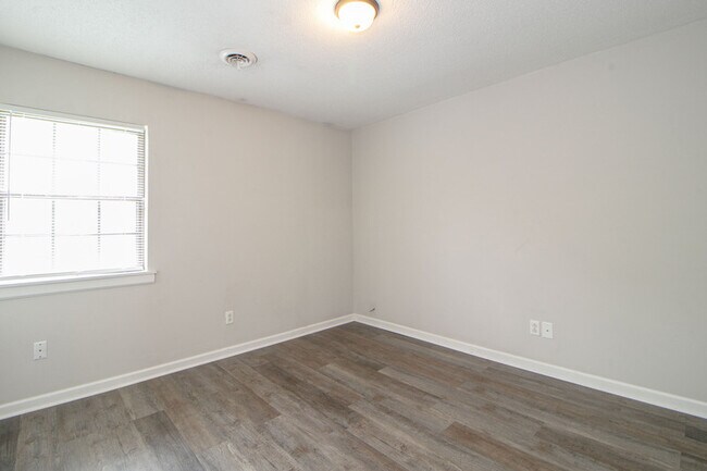 Building Photo - 404 -03 Thompsonville Lane