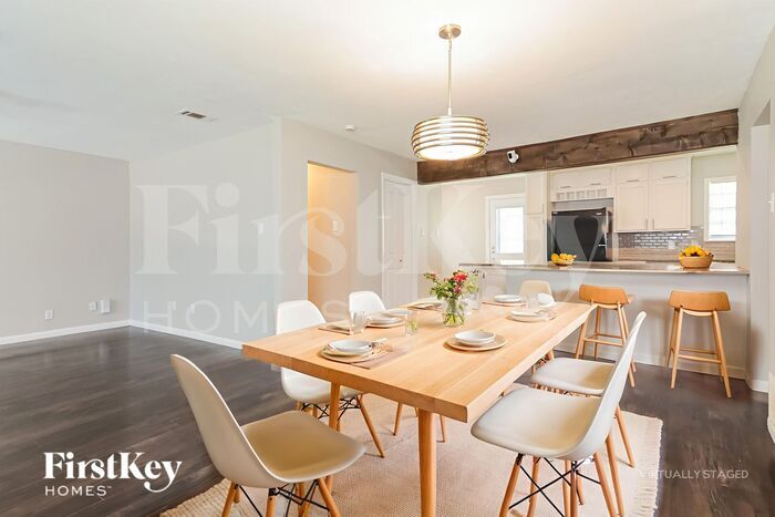 Building Photo - 1421 Belmont St