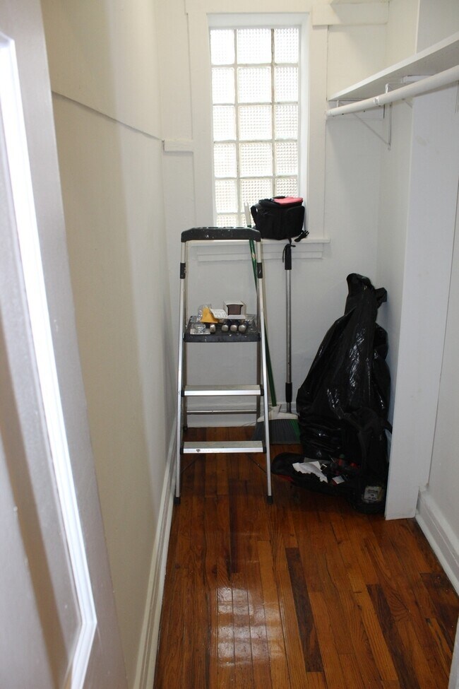 Building Photo - 5024 N Winthrop Ave