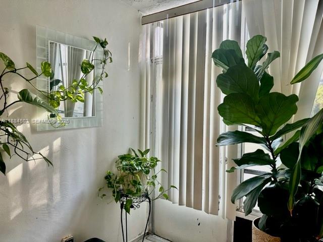 Building Photo - 9450 Live Oak Pl