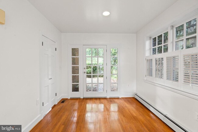 Building Photo - 4530 Dexter St NW