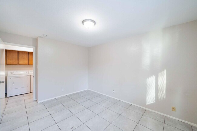 Building Photo - 1944 Nicole Cir