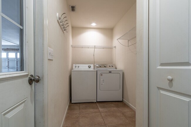 Building Photo - Charming 3BR/2BA Brick Home in the Heart o...