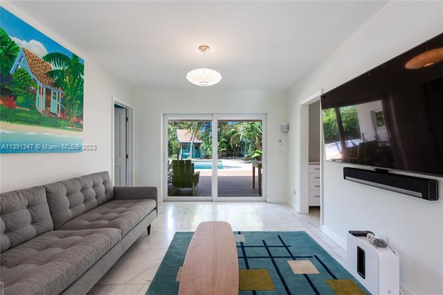 Building Photo - 14610 Tarpon Dr