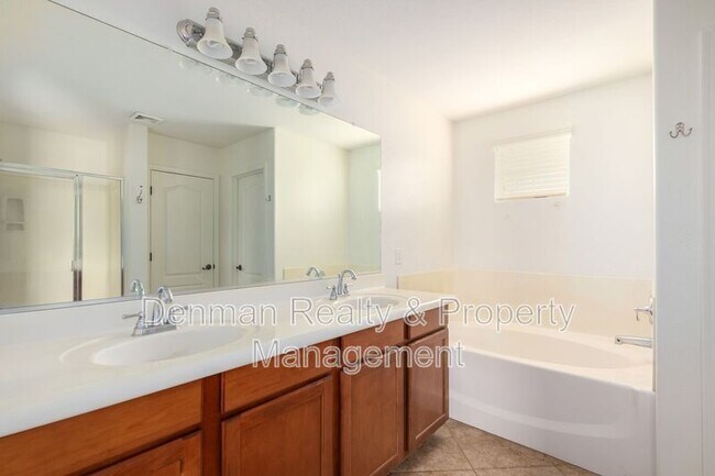 Building Photo - 4262 E Carla Vista Dr