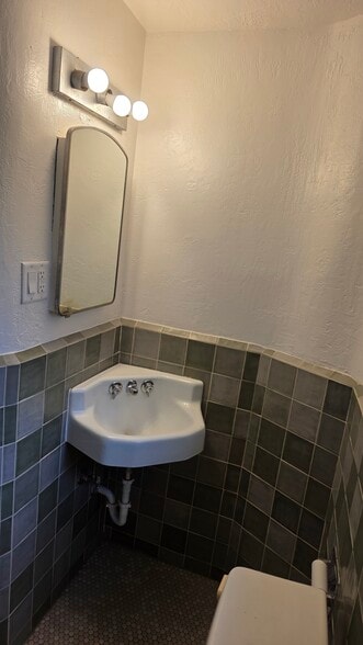 Building Photo - 547 E 100 N