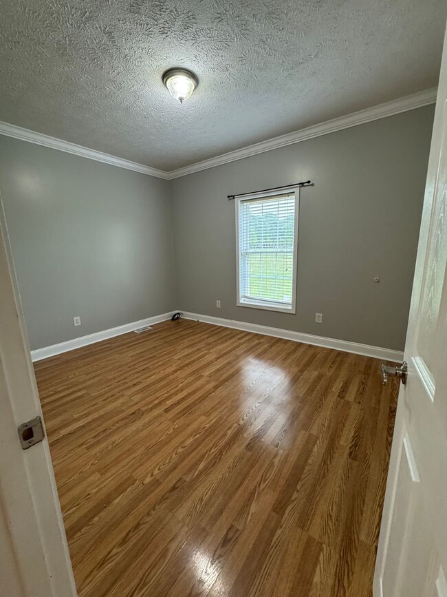 Building Photo - Charming 3 Bed, 2 Bath Home in Maiden – Pe...