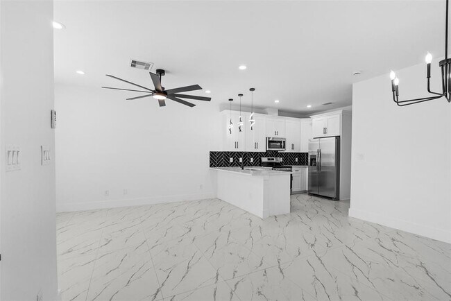 Building Photo - 9110 Everglade Dr