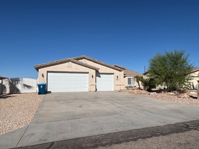 Building Photo - 3 Bedroom - 2 Bath Home