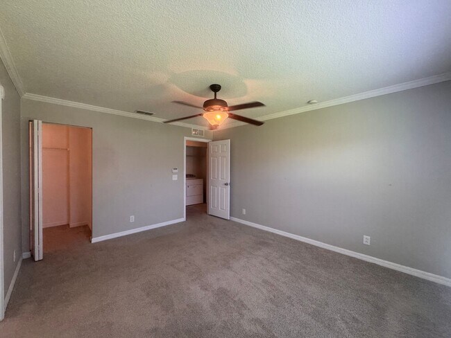 Building Photo - Now Available ! 3BR/2.5BA | Townhome | 1-Car Garage Parking | Community Pool!
