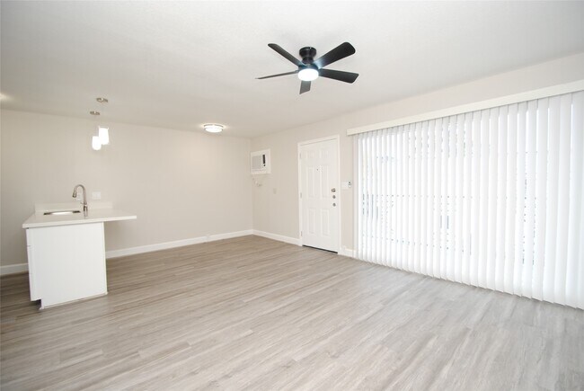 Building Photo - 2515 Yoakum Blvd