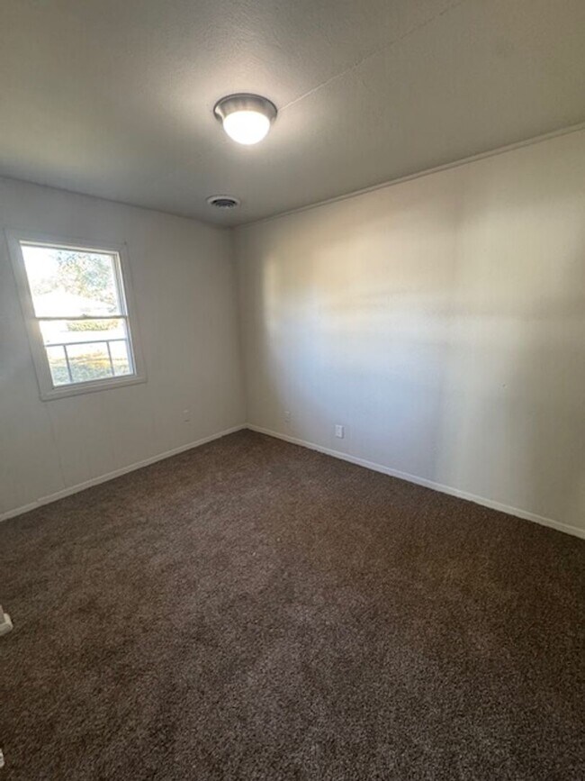 Building Photo - 1510 Roosevelt Dr