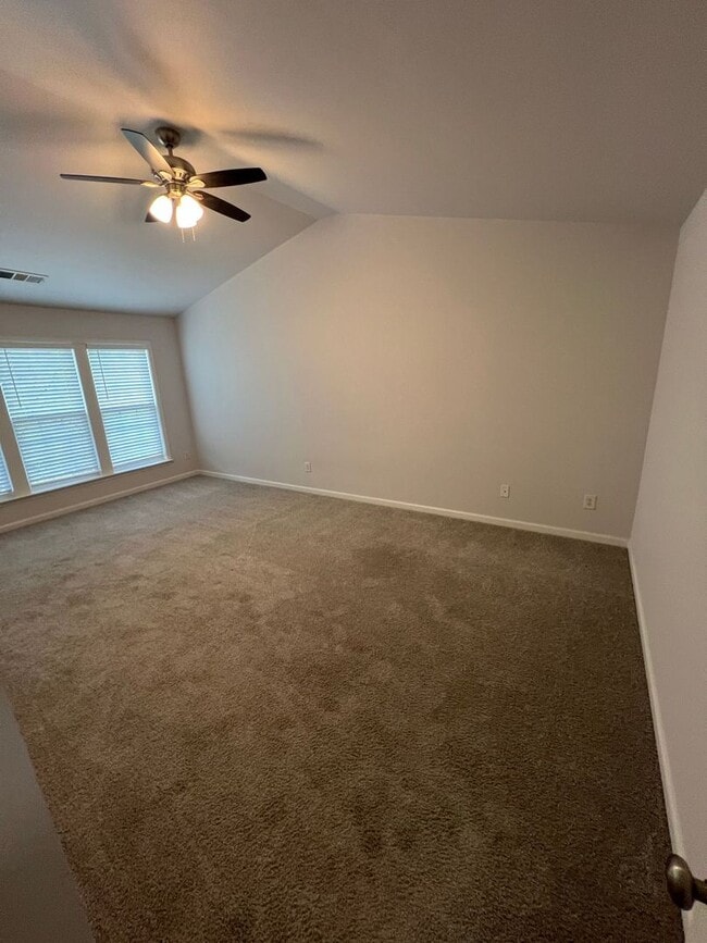 Building Photo - NOW READY! 3 bed 2.5 bath townhome in Duluth!