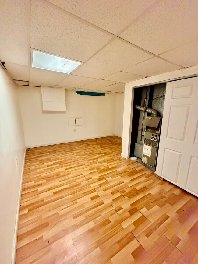 Building Photo - 1531 W Tucker St