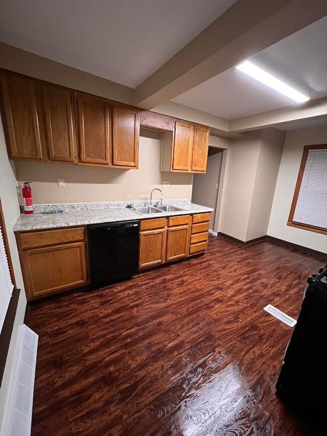 Building Photo - 112 Hazel St