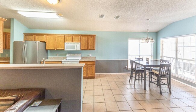 Building Photo - Lovely Home in Southwest Lubbock