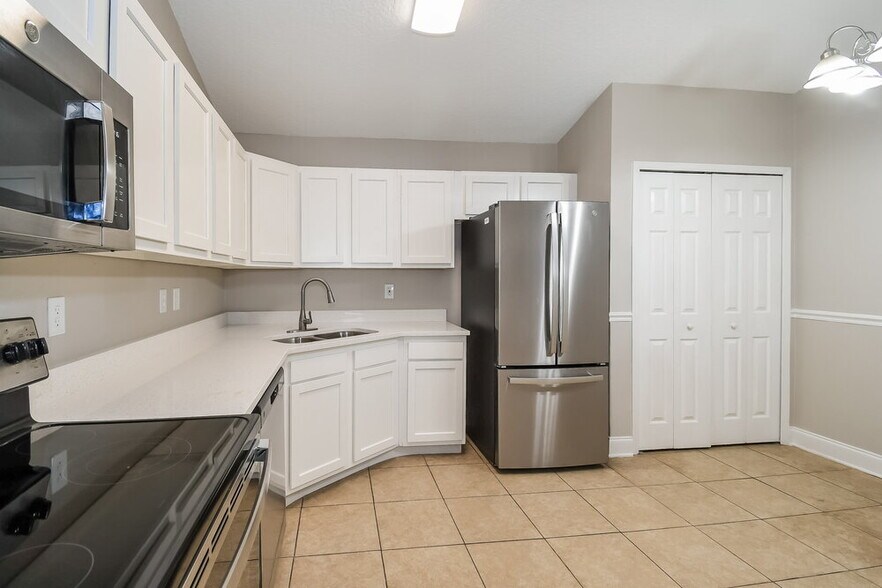 Building Photo - 3083 Wavering Ln