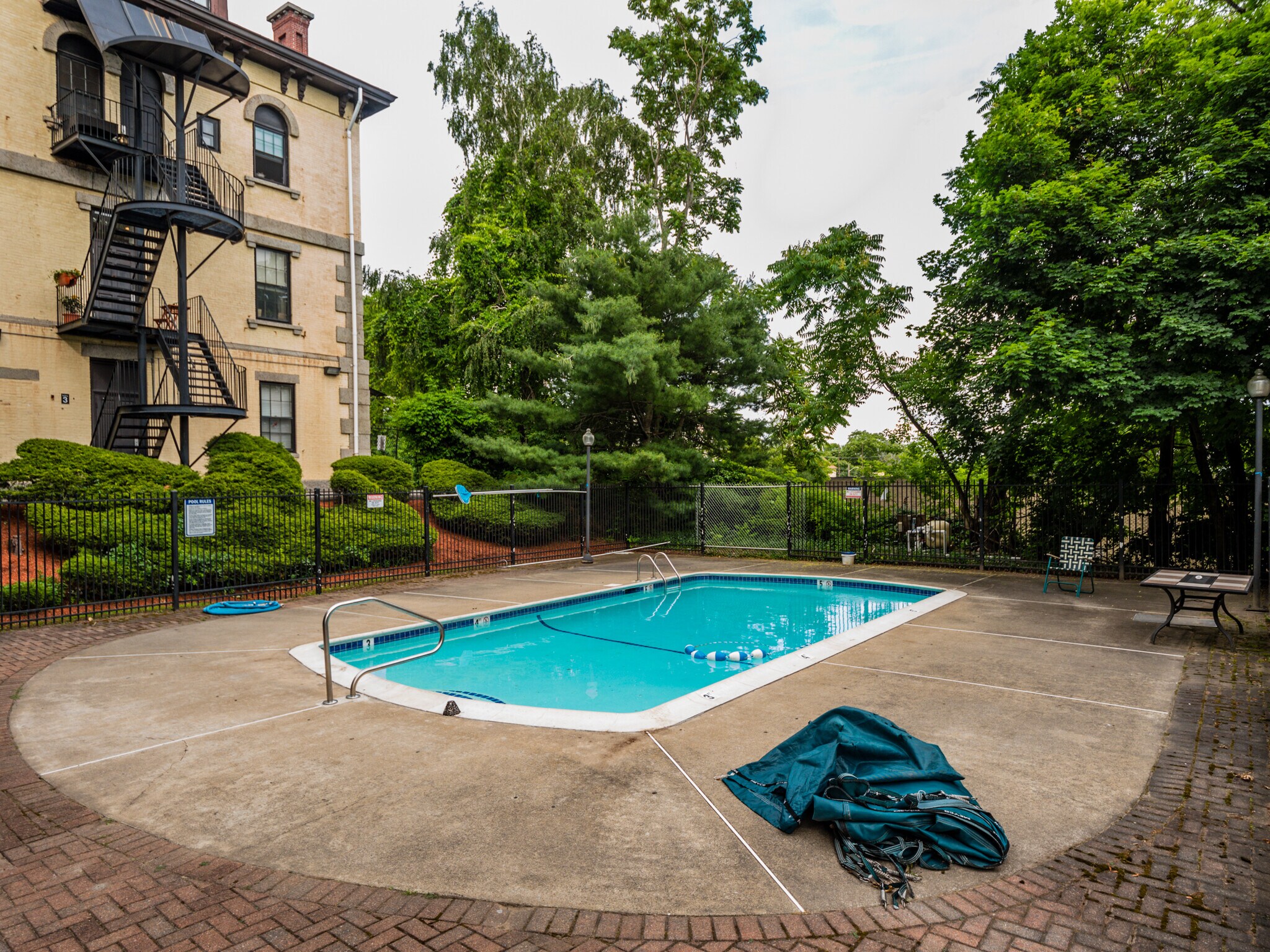 Building Photo - 195 Thorndike St
