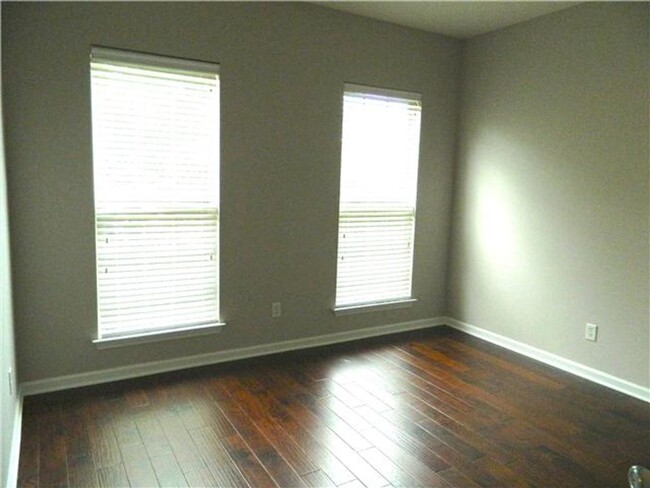 Building Photo - Awesome 3BE/2BA home in Brentwood!