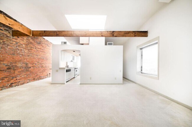 Building Photo - 33 Letitia St