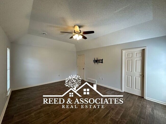 Building Photo - Renovated 3 Bedroom in Collierville!