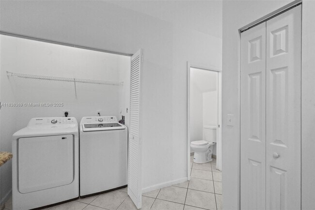 Building Photo - 8206 SW 29th St