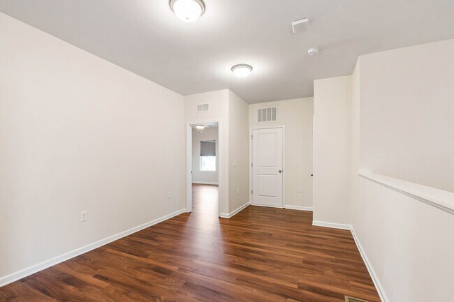 Building Photo - Charming, Well-Maintained Home in Central Morrisville!