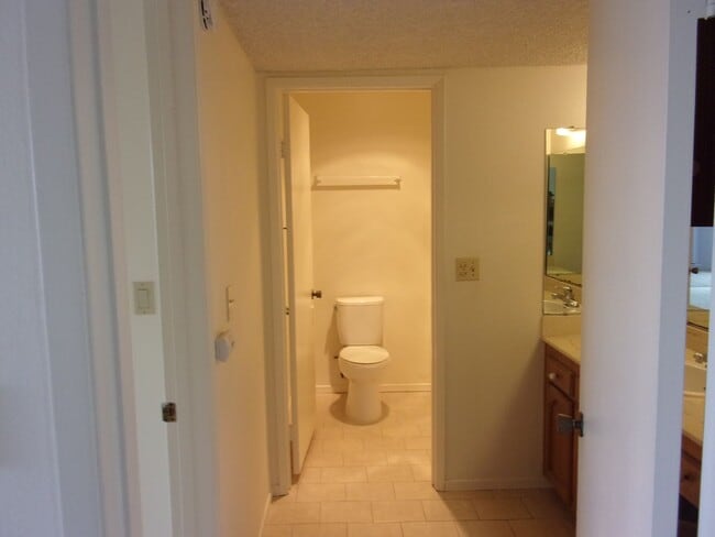 Building Photo - 411