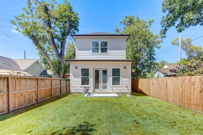 Building Photo - 2402 Bennington St