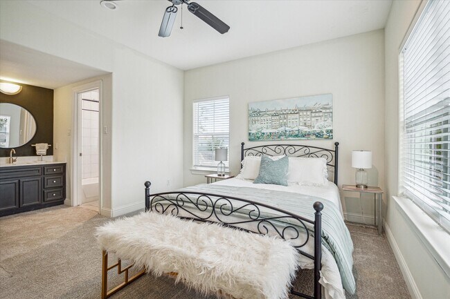 Building Photo - 1502 Whispering Pines Dr